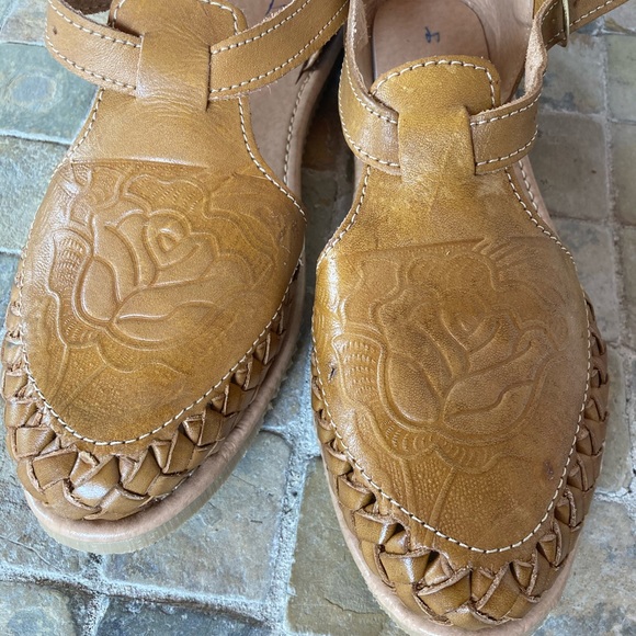 Leather huaraches with buckle rose print - Picture 5 of 6